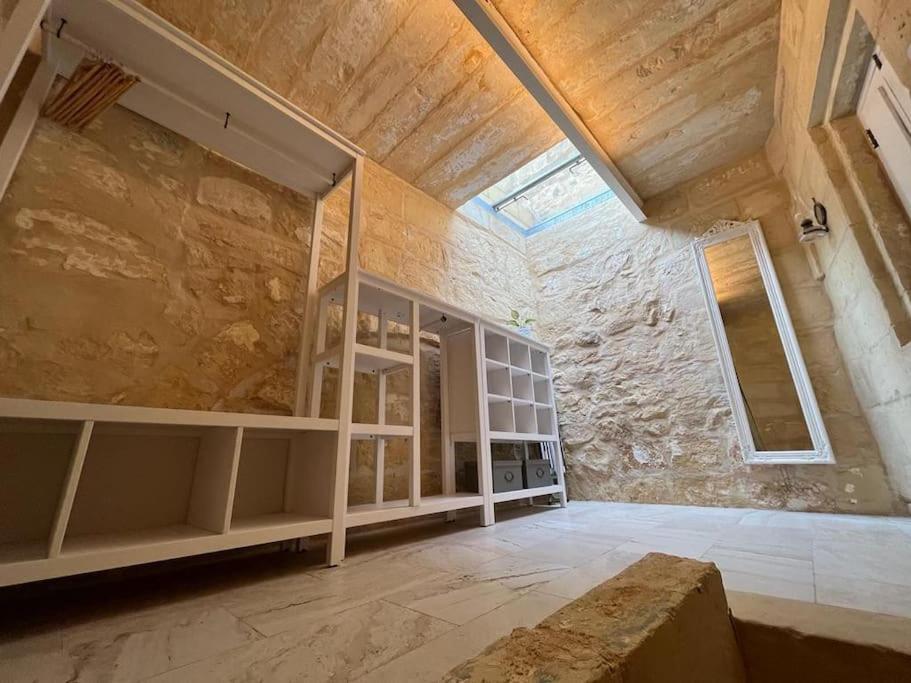 Charming 200 Year Old Cottage With Yard Żabbar Exterior foto